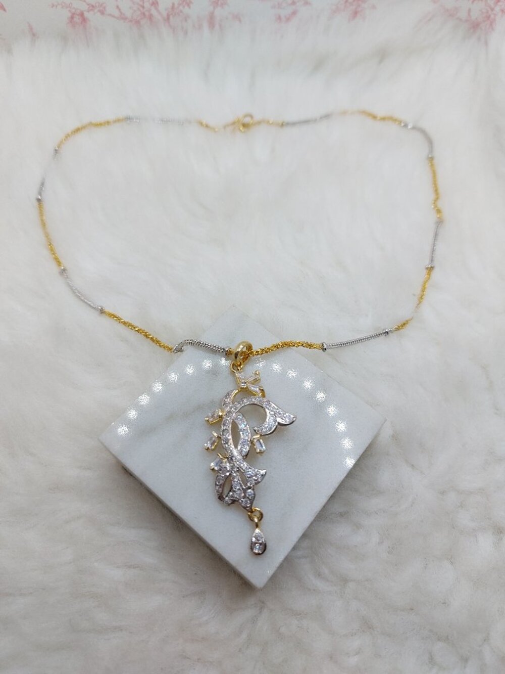 Diamond-Studded Floral Rhinestone Pendant set w/ Plush Gold Silver Necklace